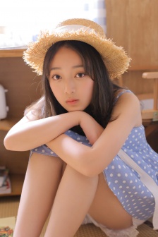 麻豆秋白色蕾丝半身裙