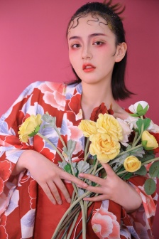 年轻善良的女老板